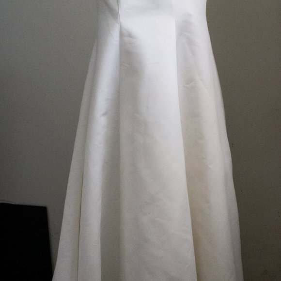 Wedding Dress with Protective Box - Picture 7 of 11